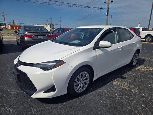 Super White 2018 Toyota Corolla LE