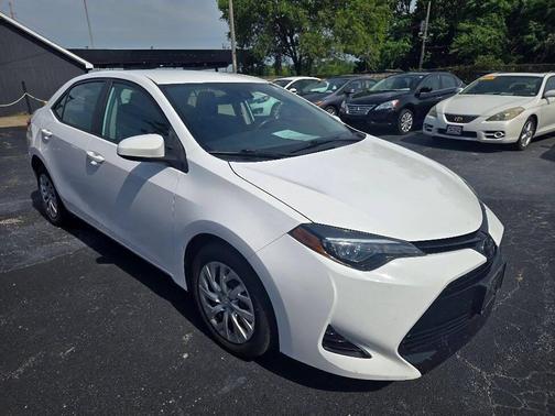Super White 2018 Toyota Corolla LE