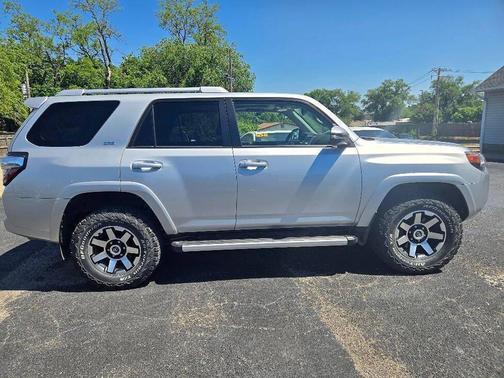 Classic Silver Metallic 2018 Toyota 4Runner SR5 Premium
