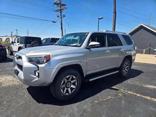 Classic Silver Metallic 2018 Toyota 4Runner SR5 Premium