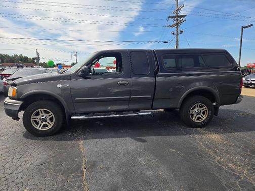 Black 2003 Ford F-150 XL SuperCab