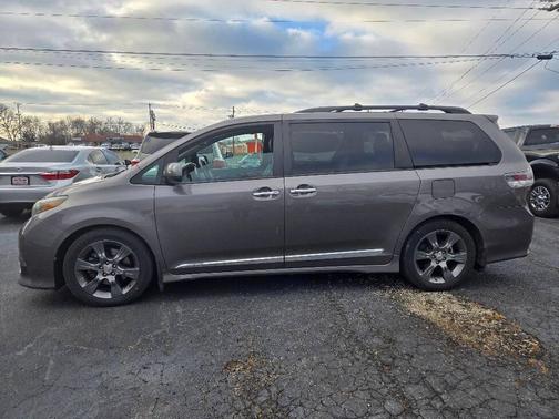 2016 Toyota Sienna SE