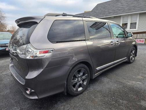 2016 Toyota Sienna SE