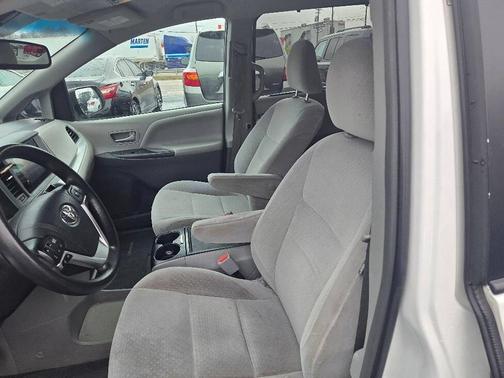 2015 Toyota Sienna LE