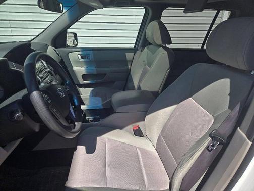 White 2015 Honda Pilot SE