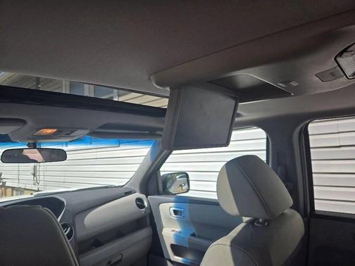White 2015 Honda Pilot SE