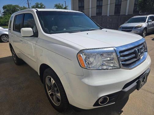 White 2015 Honda Pilot SE