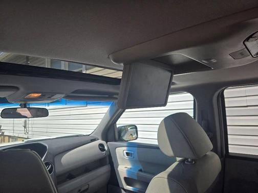 White 2015 Honda Pilot SE