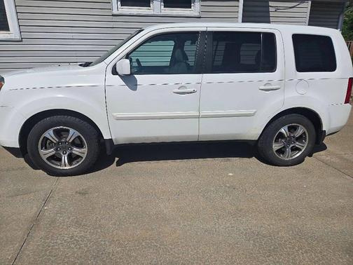 White 2015 Honda Pilot SE