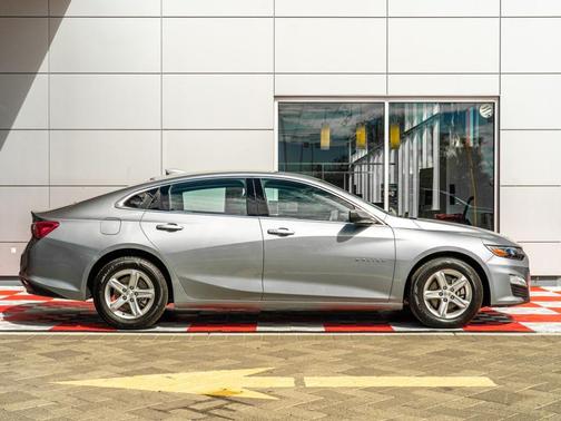 Sterling Gray Metallic 2024 Chevrolet Malibu LT