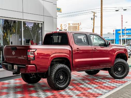2024 Nissan Frontier SV