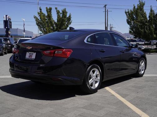 Dark Ash Metallic 2023 Chevrolet Malibu LT