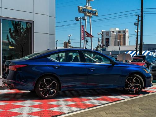 Deep Blue Pearl 2023 Nissan Altima 2.5 SR