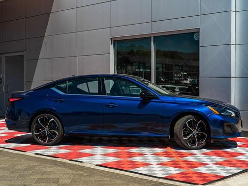 Deep Blue Pearl 2023 Nissan Altima 2.5 SR