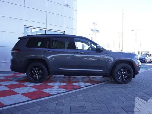 Metallic 2021 Jeep Grand Cherokee L Laredo