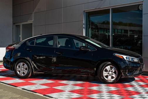 Aurora Black Pearl 2018 Kia Forte LX