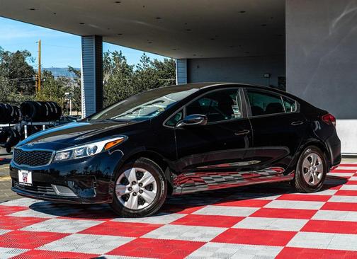 Aurora Black Pearl 2018 Kia Forte LX