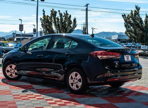 Aurora Black Pearl 2018 Kia Forte LX