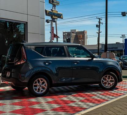 Gravity Gray 2024 Kia Soul LX