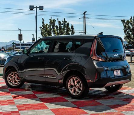 Gravity Gray 2024 Kia Soul LX