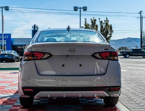 Gray Sky Pearl 2025 Nissan Versa 1.6 SR