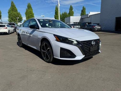 2025 Nissan Altima SR