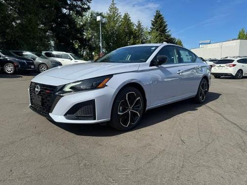 2025 Nissan Altima SR