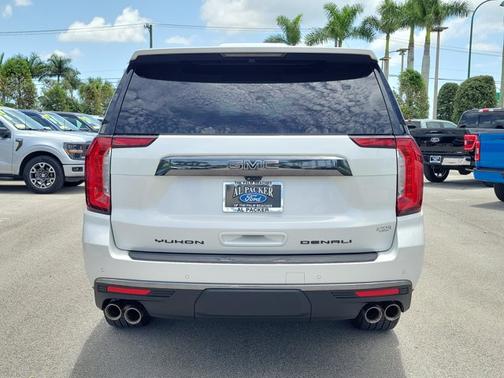 White Frost Tricoat 2023 GMC Yukon XL DENALI ULTIMATE