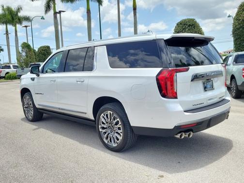 White Frost Tricoat 2023 GMC Yukon XL DENALI ULTIMATE