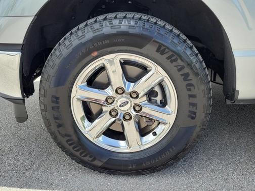 ICONIC SILVER METALLIC 2025 Ford F-150 XLT