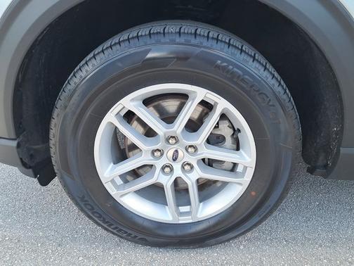 ICONIC SILVER METALLIC 2025 Ford Explorer ACTIVE