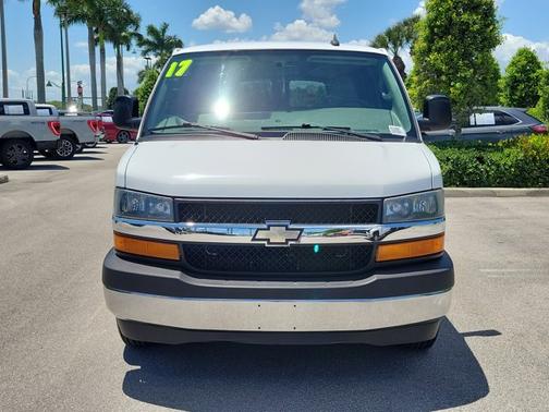 Summit White 2017 Chevrolet Express 3500 LT