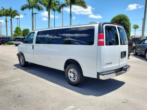 Summit White 2017 Chevrolet Express 3500 LT