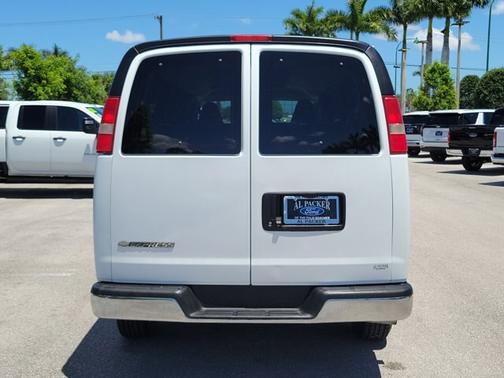 Summit White 2017 Chevrolet Express 3500 LT