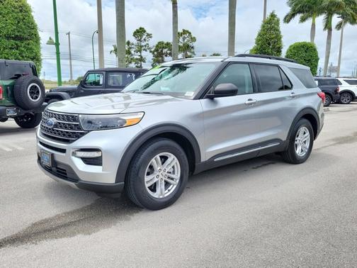 ICONIC SILVER METALLIC 2020 Ford Explorer XLT