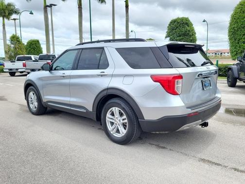 ICONIC SILVER METALLIC 2020 Ford Explorer XLT