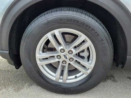 ICONIC SILVER METALLIC 2020 Ford Explorer XLT