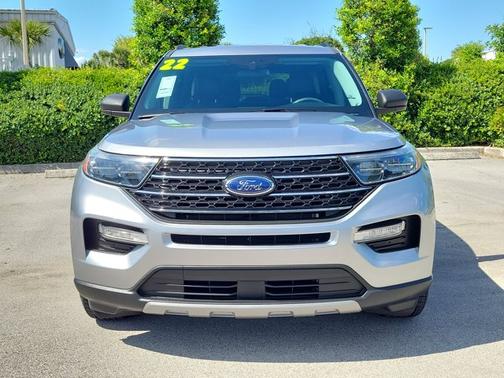 ICONIC SILVER METALLIC 2022 Ford Explorer XLT