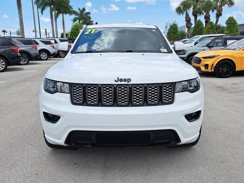 2021 Jeep Grand Cherokee LAREDO