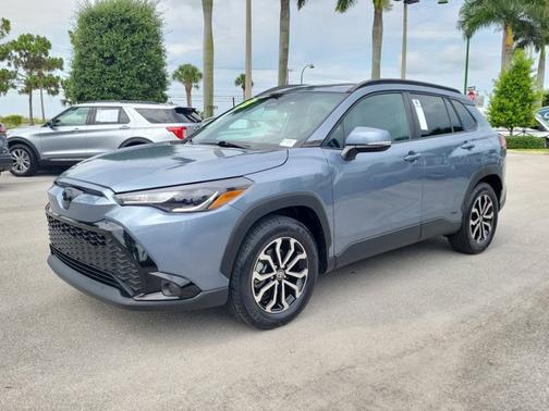 CELESTITE 2023 Toyota Corolla Cross SE