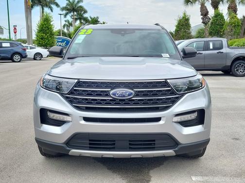 ICONIC SILVER METALLIC 2023 Ford Explorer XLT