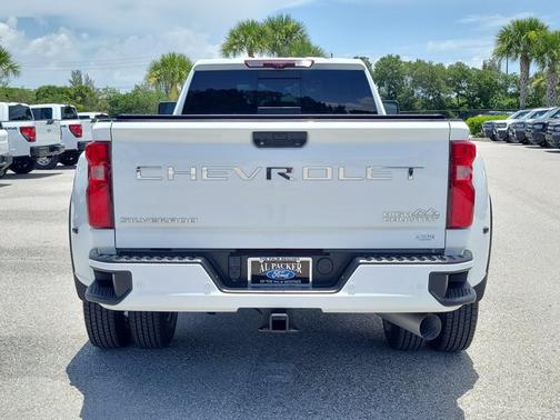 Summit White 2022 Chevrolet Silverado 3500 HIGH COUNTRY