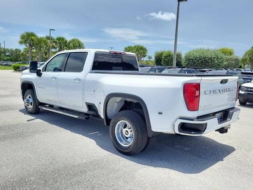Summit White 2022 Chevrolet Silverado 3500 HIGH COUNTRY