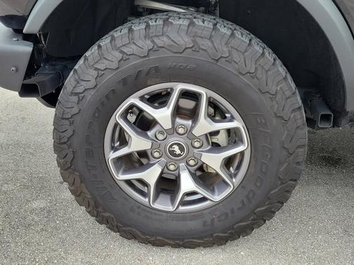 SHADOW BLACK 2024 Ford Bronco BADLANDS