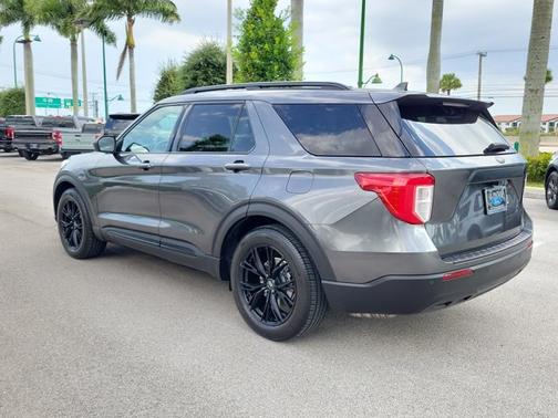 MAGNETIC METALLIC 2020 Ford Explorer XLT