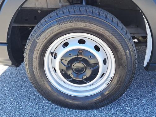 2024 Ford Transit-250 148 WB MEDIUM ROOF CARGO