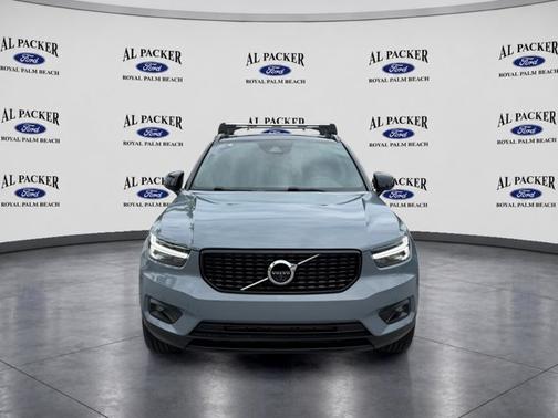Gray Metallic 2021 Volvo XC40 T5 R-DESIGN