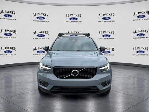 Gray Metallic 2021 Volvo XC40 T5 R-DESIGN