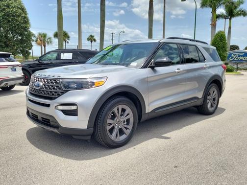 ICONIC SILVER METALLIC 2022 Ford Explorer XLT