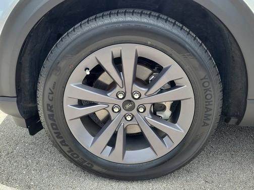 ICONIC SILVER METALLIC 2022 Ford Explorer XLT